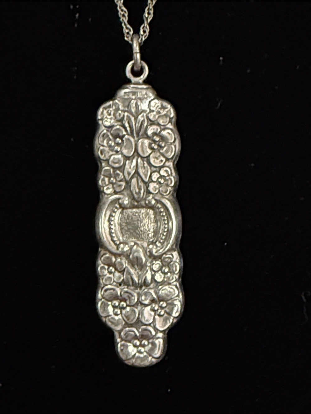 Vintage Sterling Silver floral bar pendant and chain - Picture 2 of 8